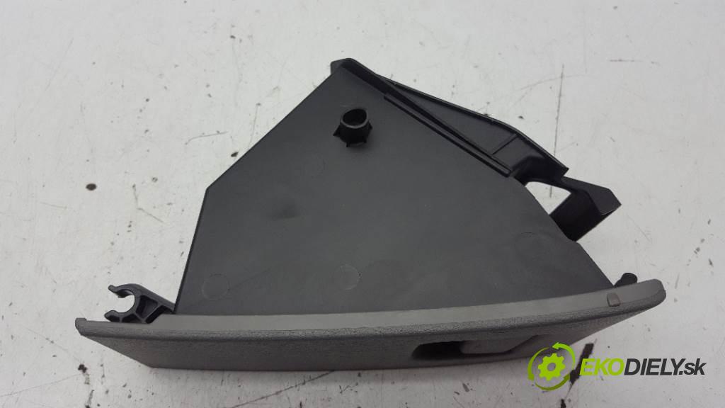 MAZDA 2  2005 74kW    1596 Priehradka, kastlík prístrojovky