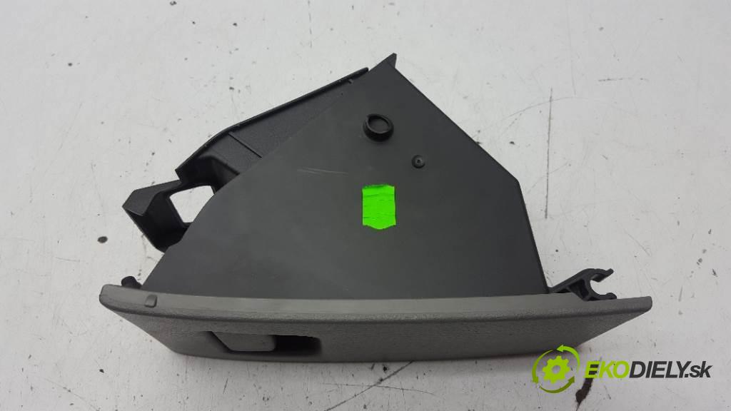 MAZDA 2  2005 74kW    1596 Priehradka, kastlík prístrojovky