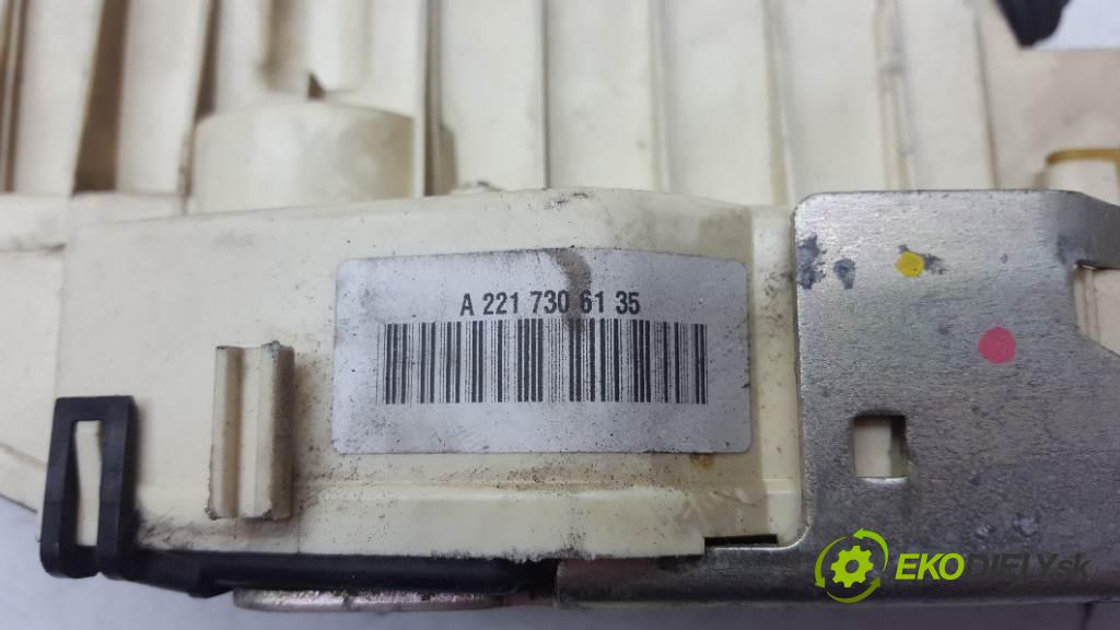 MERCEDES-BENZ S320  2008 173kW    2987 zámok zadní část levý A2217306135 8PIN