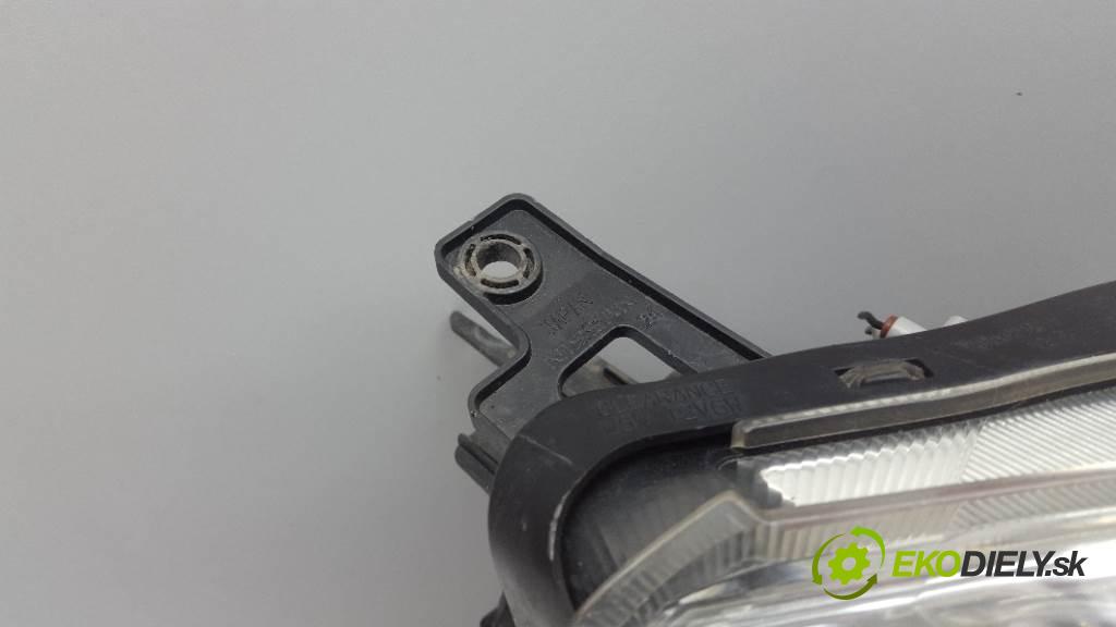 NISSAN X-TRAIL  2011 127kW    1995 Svetlomet pravy XENON (Pravé)