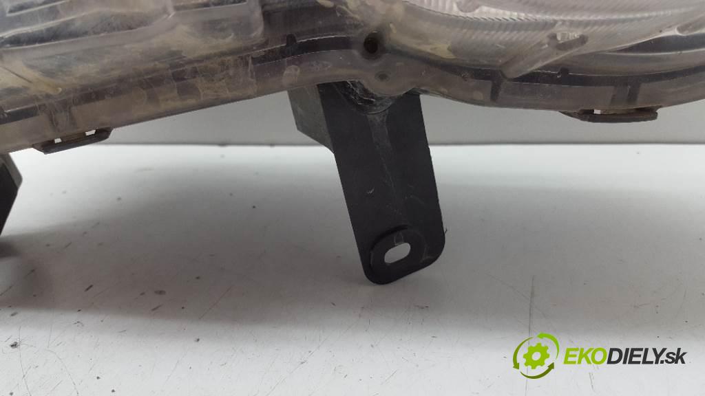 NISSAN X-TRAIL  2011 127kW    1995 Svetlomet pravy XENON (Pravé)