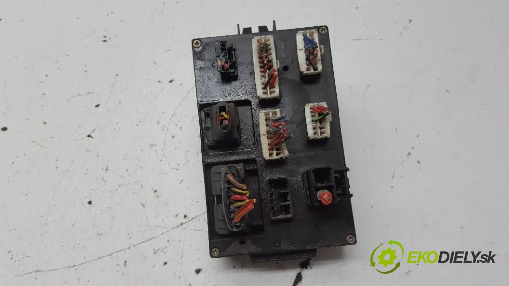 ALFA ROMEO 166  1999 151 kW   1996 skříňka poistková  (Pojistkové skříňky)