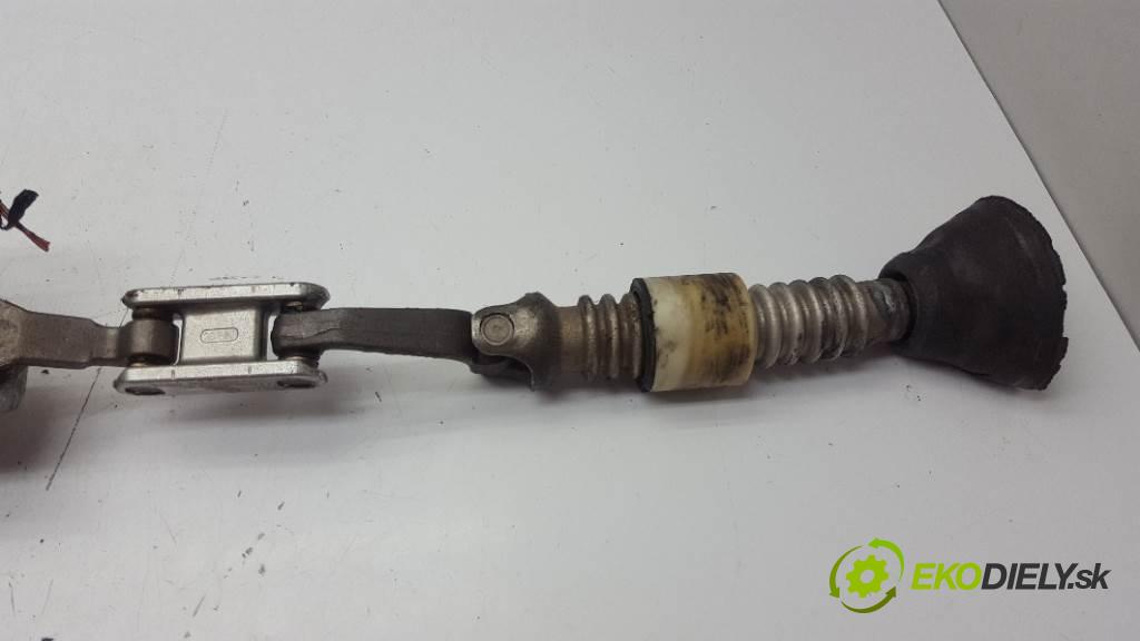 MERCEDES-BENZ C220 CDI  2002 105kW   2148 Hriadeľ, tyč volantu 2034620205 (Tyče riadenia (volantu))