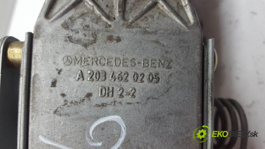MERCEDES-BENZ C220 CDI  2002 105kW   2148 Hriadeľ, tyč volantu 2034620205 (Tyče riadenia (volantu))