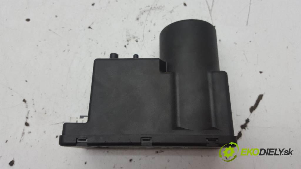 AUDI A4  1995 74kW    1595 pumpa centrálneho zámku 4A0862257A (Riadiace jednotky centrálneho zámku)