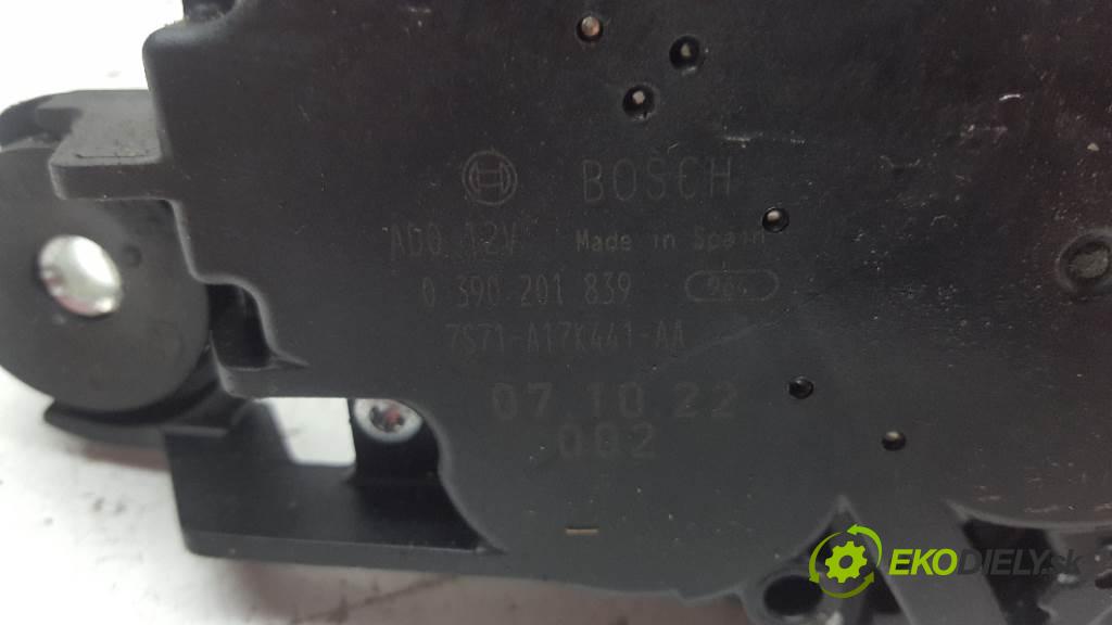 FORD MONDEO MK4  2007 103kW    1997 motorek stěračů zadní část 0390201839