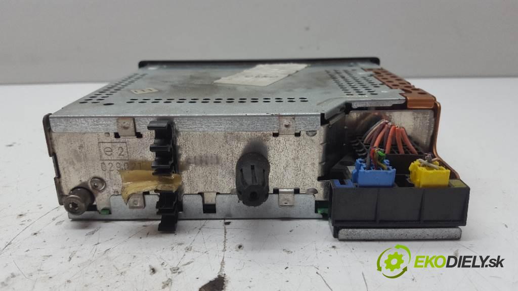 RENAULT LAGUNA  2003 88kW   1870 RADIO 8200063200 KOD 0420 (Audio zariadenia)