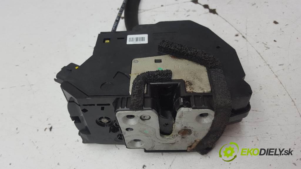 RENAULT FLUENCE  2010 103kW    1997 zámok přední část pravý 4PIN