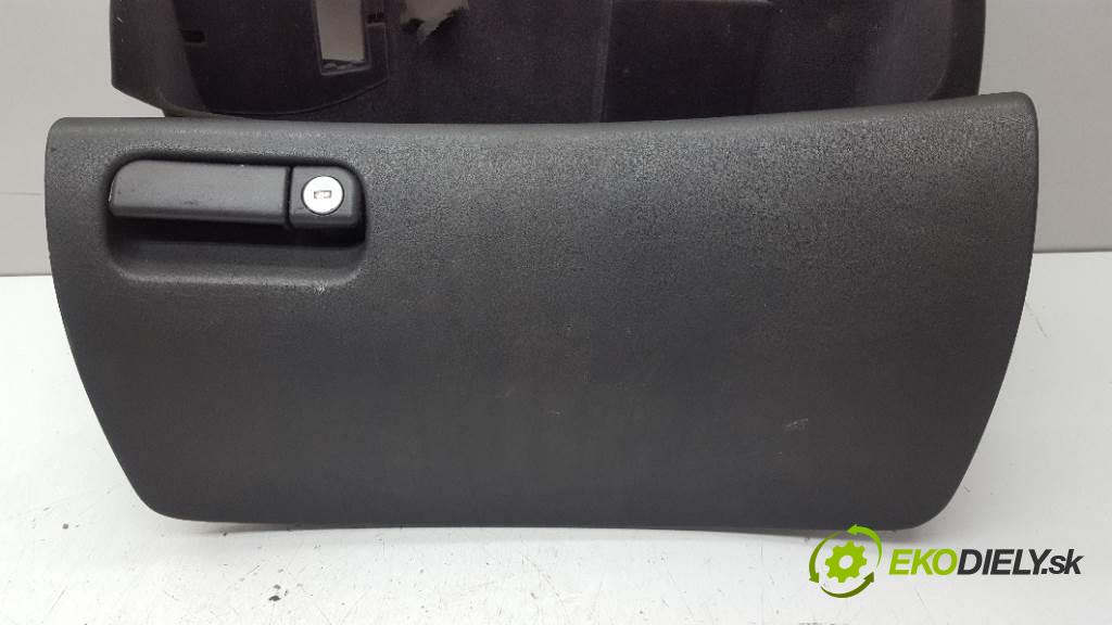 LANCIA LC 2  2000 129kW    2446 Priehradka, kastlík spolujazdca  (Priehradky, kastlíky)