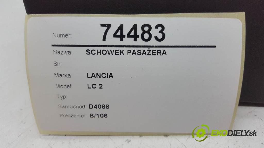 LANCIA LC 2  2000 129kW    2446 Priehradka, kastlík spolujazdca  (Priehradky, kastlíky)