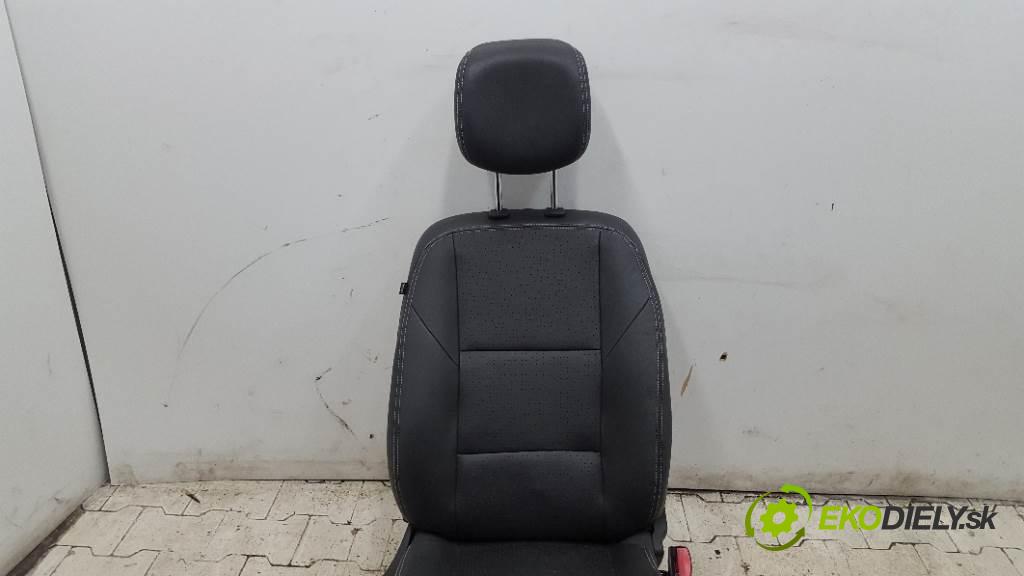 RENAULT FLUENCE  2010 103kW    1997 Sedadlo pravy  (Sedačky, sedadlá)
