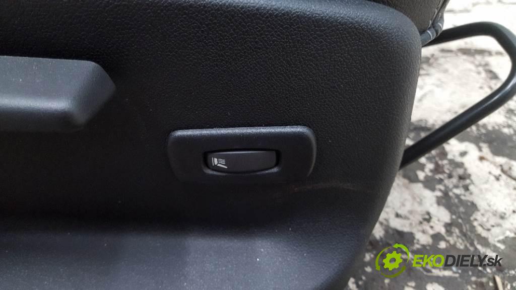 RENAULT FLUENCE  2010 103kW    1997 Sedadlo pravy  (Sedačky, sedadlá)