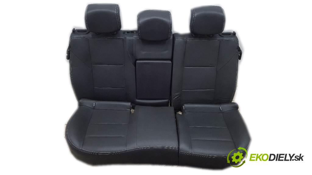 RENAULT FLUENCE  2010 103kW    1997 Sedadlo zad  (Sedačky, sedadlá)