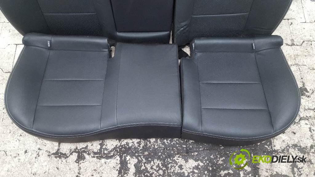 RENAULT FLUENCE  2010 103kW    1997 Sedadlo zad  (Sedačky, sedadlá)