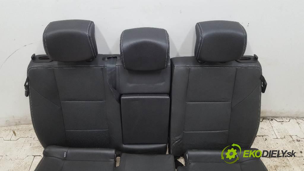 RENAULT FLUENCE  2010 103kW    1997 Sedadlo zad  (Sedačky, sedadlá)