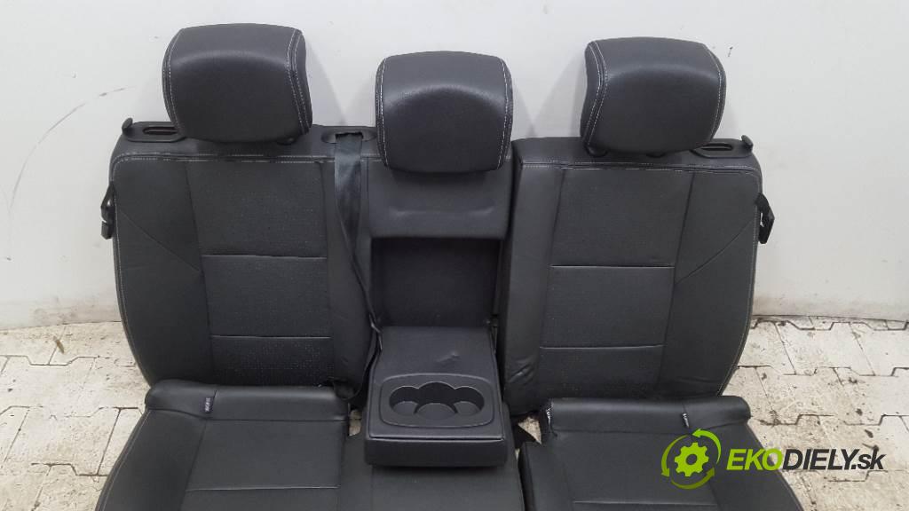 RENAULT FLUENCE  2010 103kW    1997 Sedadlo zad  (Sedačky, sedadlá)