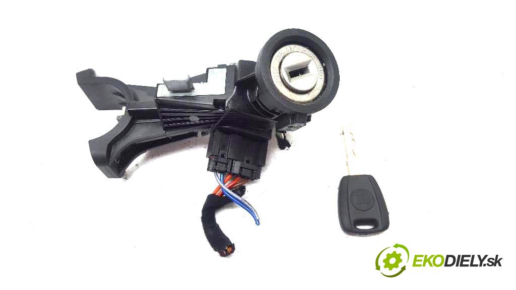 FIAT PUNTO II  2011 57kW    1368 spinačka  (Spínacie skrinky a kľúče)