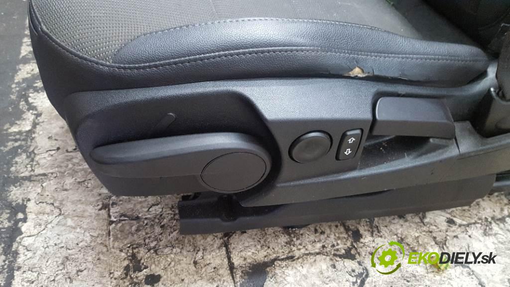 OPEL INSIGNIA  2009 118kW    1956 sedadla sedačky + sedadlo