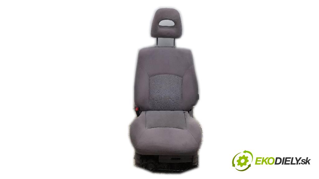 NISSAN ALMERA TINO  2001 84kW    1769 Sedadlo ľavy  (Sedačky, sedadlá)