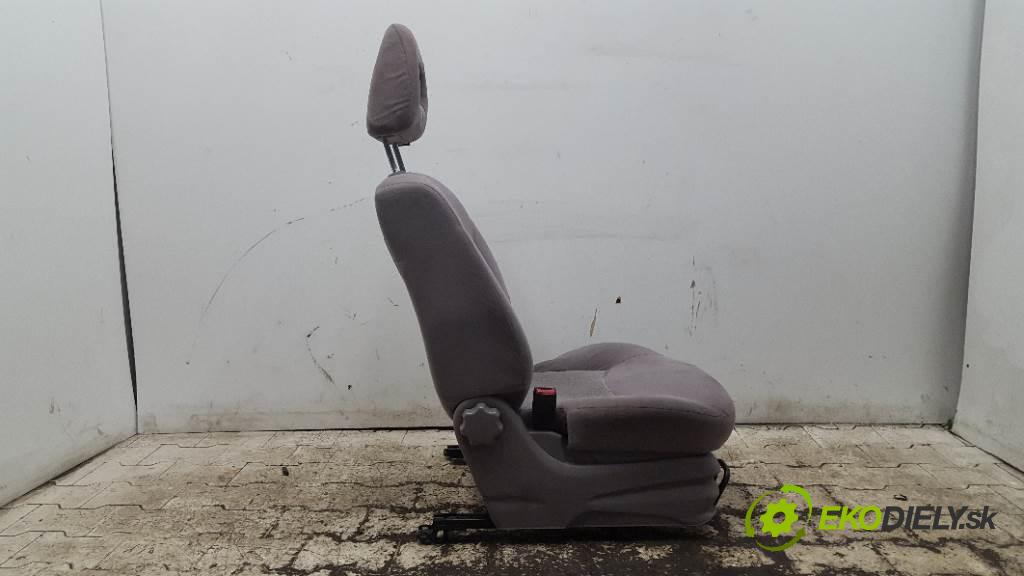 NISSAN ALMERA TINO  2001 84kW    1769 Sedadlo ľavy  (Sedačky, sedadlá)