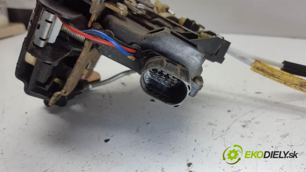 AUDI A6 C5   110 kW    1781 zámok zadní část levý 7PIN
