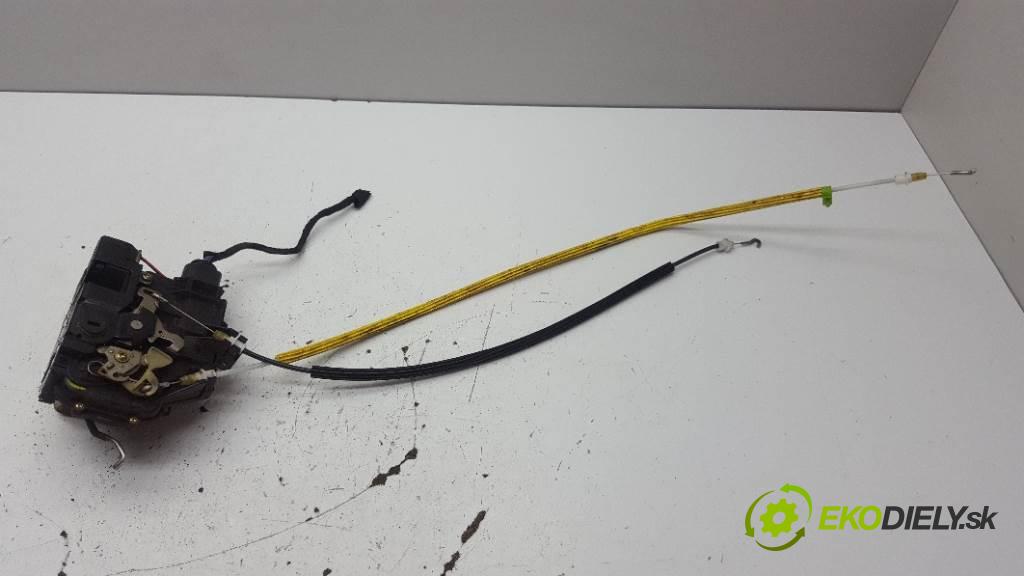AUDI A6 C5   110 kW    1781 zámok zadní část pravý 7PIN