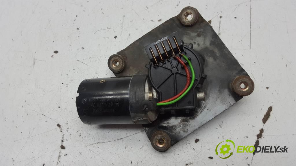 VOLVO V40  2001 84kW    1870 Motorček stieračov predný 0390241170 (Motorčeky stieračov predné)