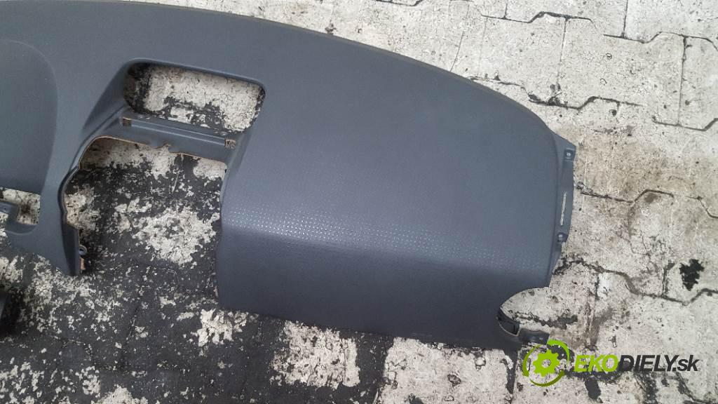 MITSUBISHI COLT VI  2005 55kW    1124 Palubná doska  (Palubné dosky)