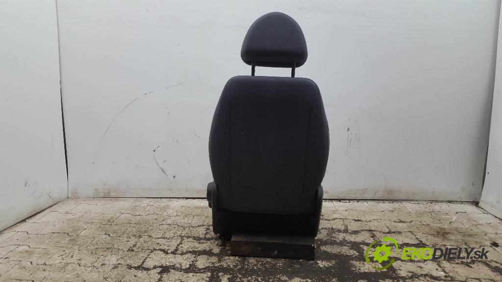 MITSUBISHI COLT VI  2005 55kW    1124 Sedadlo pravy  (Sedačky, sedadlá)