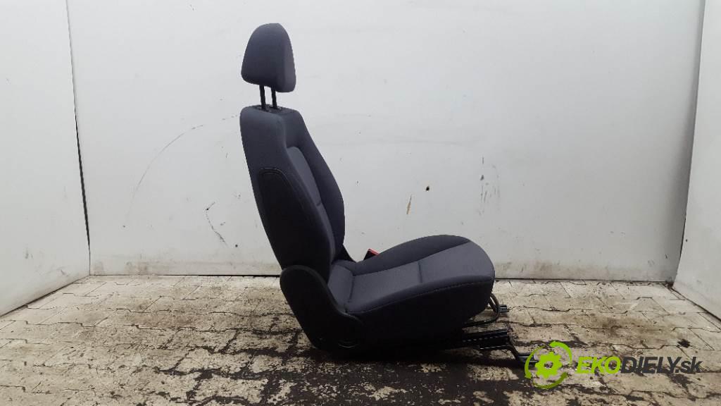 MITSUBISHI COLT VI  2005 55kW    1124 Sedadlo pravy  (Sedačky, sedadlá)