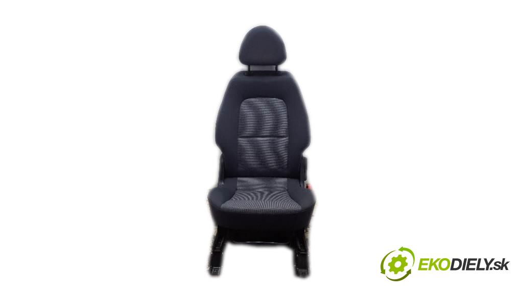 MITSUBISHI COLT VI  2005 55kW    1124 Sedadlo pravy  (Sedačky, sedadlá)