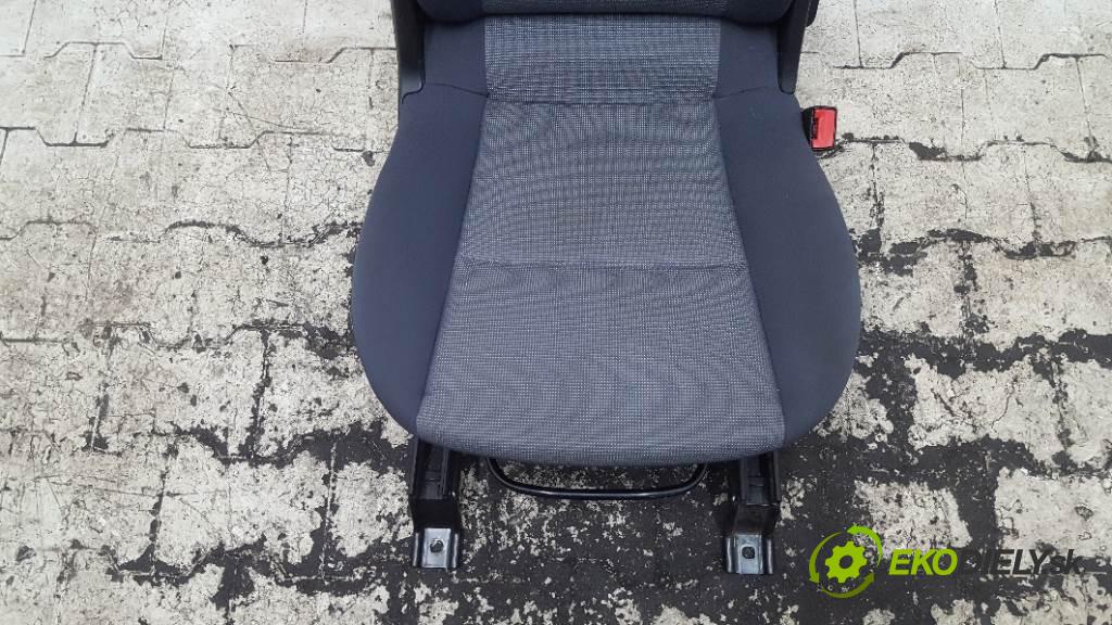 MITSUBISHI COLT VI  2005 55kW    1124 Sedadlo pravy  (Sedačky, sedadlá)