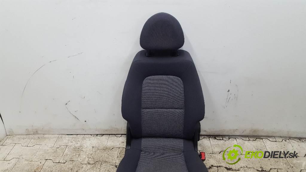 MITSUBISHI COLT VI  2005 55kW    1124 Sedadlo pravy  (Sedačky, sedadlá)