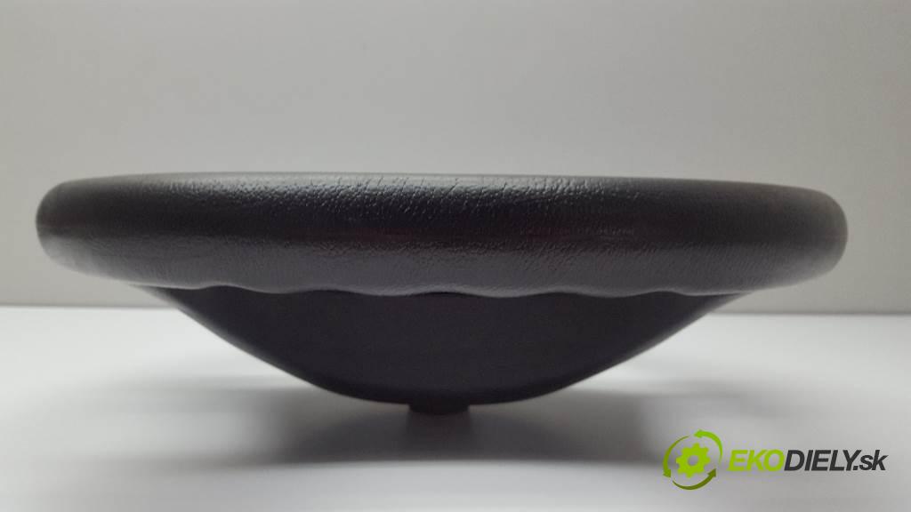 BMW 3 E46  2001 100kW  1951 volant kůže