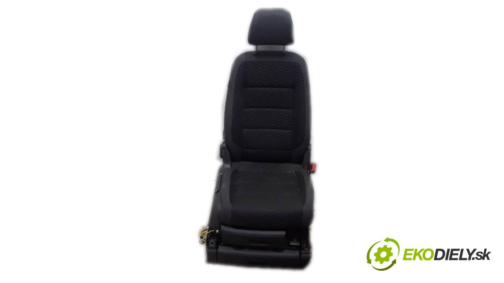 VOLKSWAGEN TOURAN  2009 77kW    1896 Sedadlo pravy  (Sedačky, sedadlá)