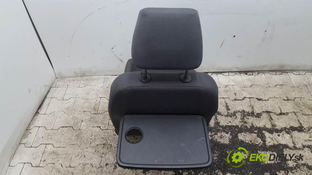 VOLKSWAGEN TOURAN  2009 77kW    1896 Sedadlo pravy  (Sedačky, sedadlá)