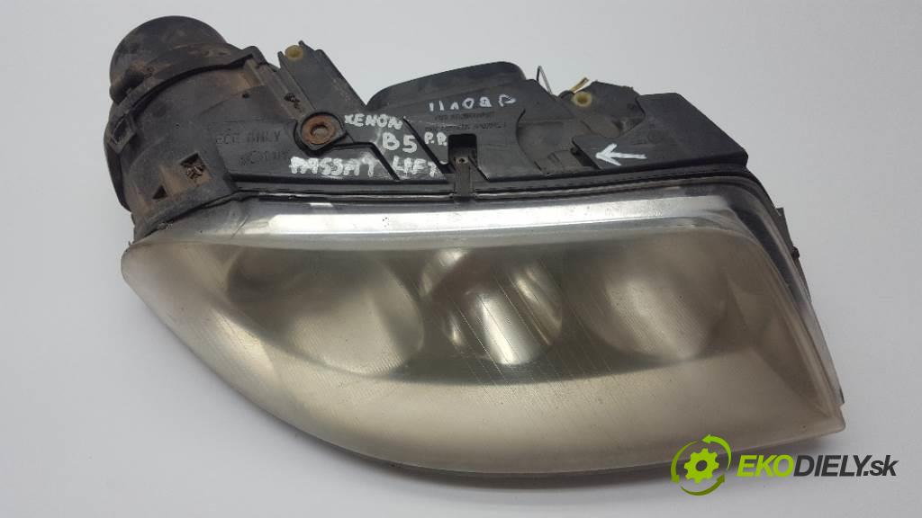 VOLKSWAGEN PASSAT B5  2003 110kW    2496 Svetlomet pravy XENON (Pravé)