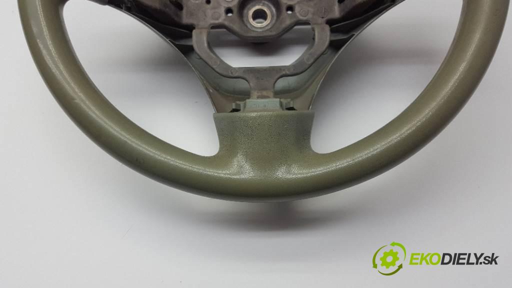 TOYOTA YARIS  2000     998 volant  (Volanty)