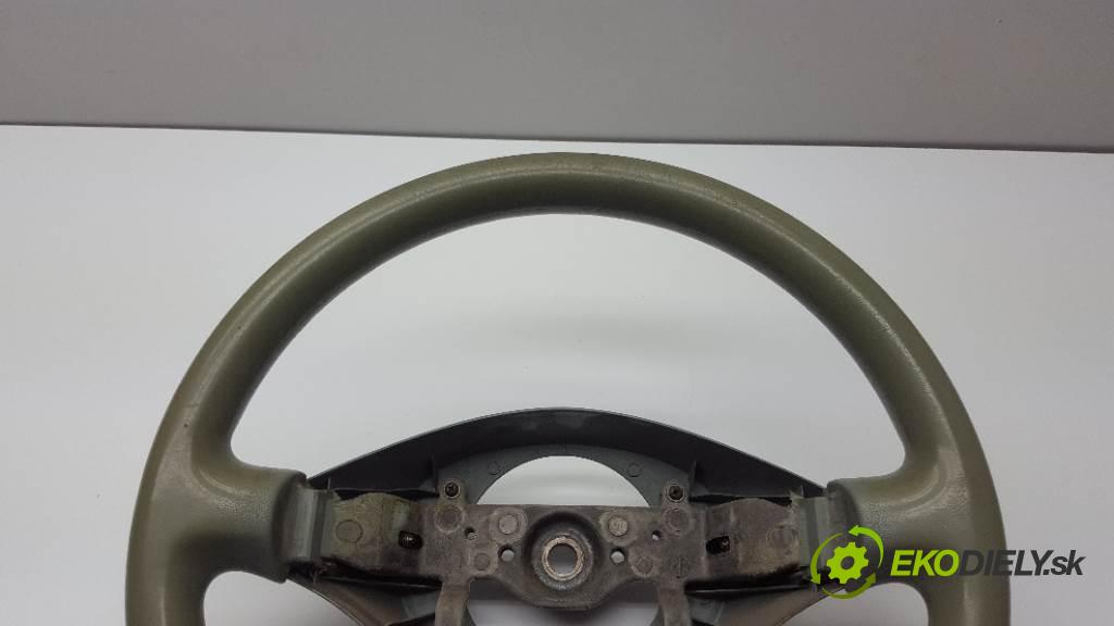 TOYOTA YARIS  2000     998 volant  (Volanty)