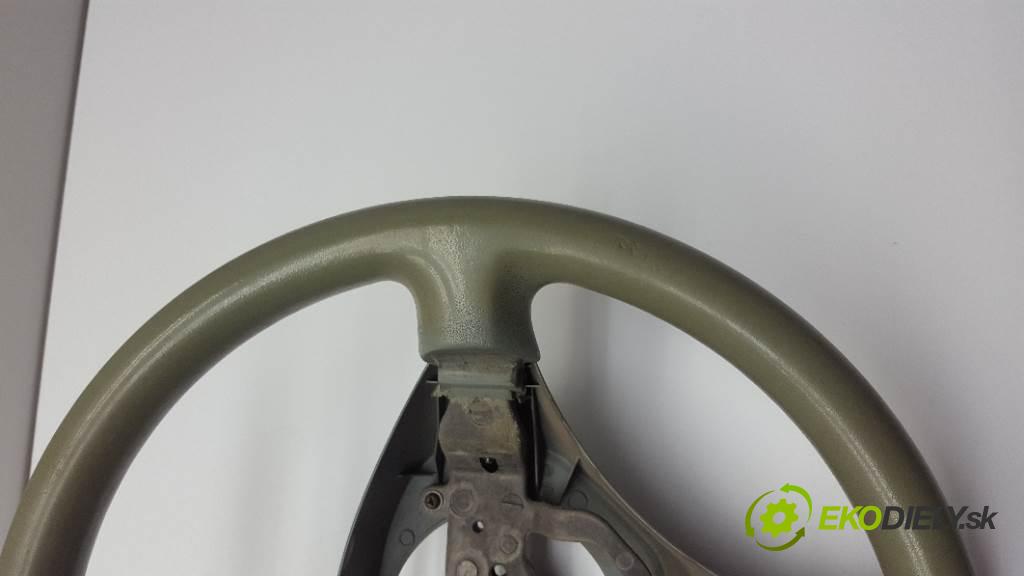 TOYOTA YARIS  2000     998 volant  (Volanty)