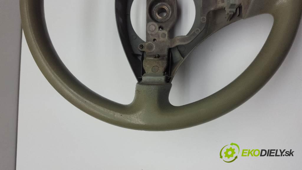 TOYOTA YARIS  2000     998 volant  (Volanty)