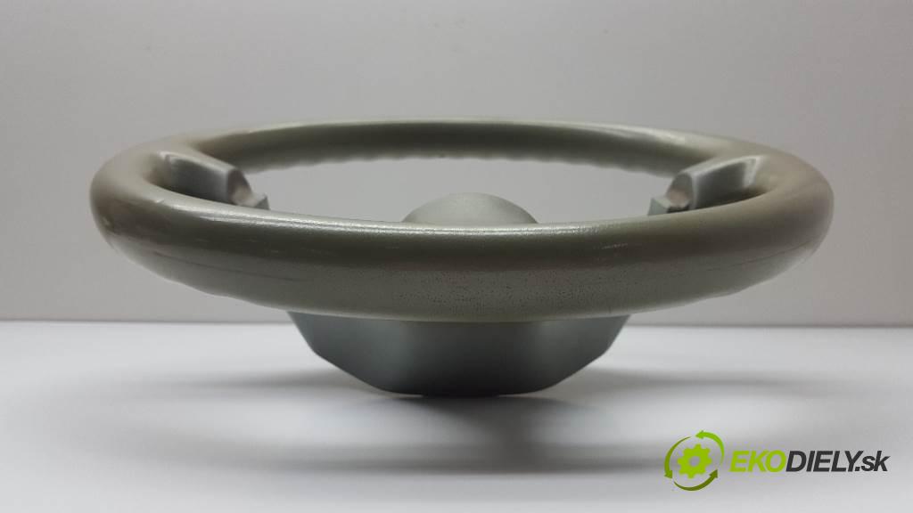 TOYOTA YARIS  2000     998 volant  (Volanty)