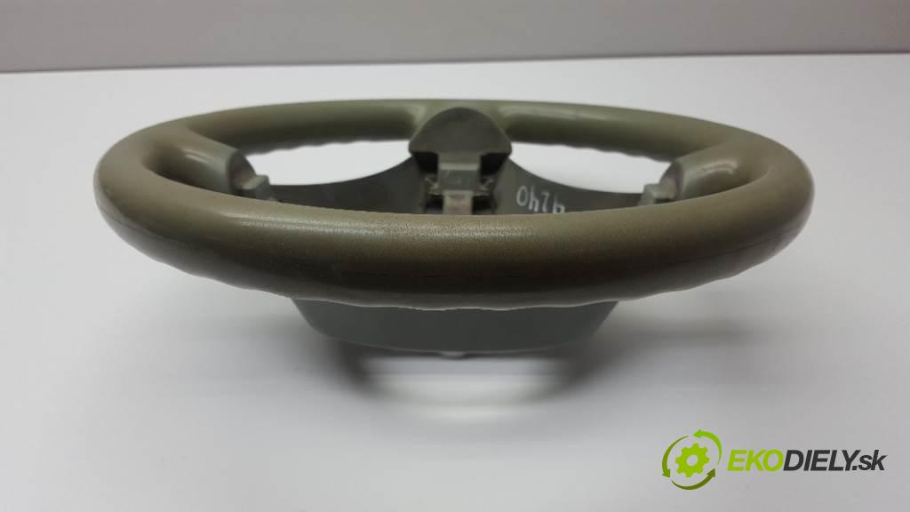 TOYOTA YARIS  2000     998 volant  (Volanty)