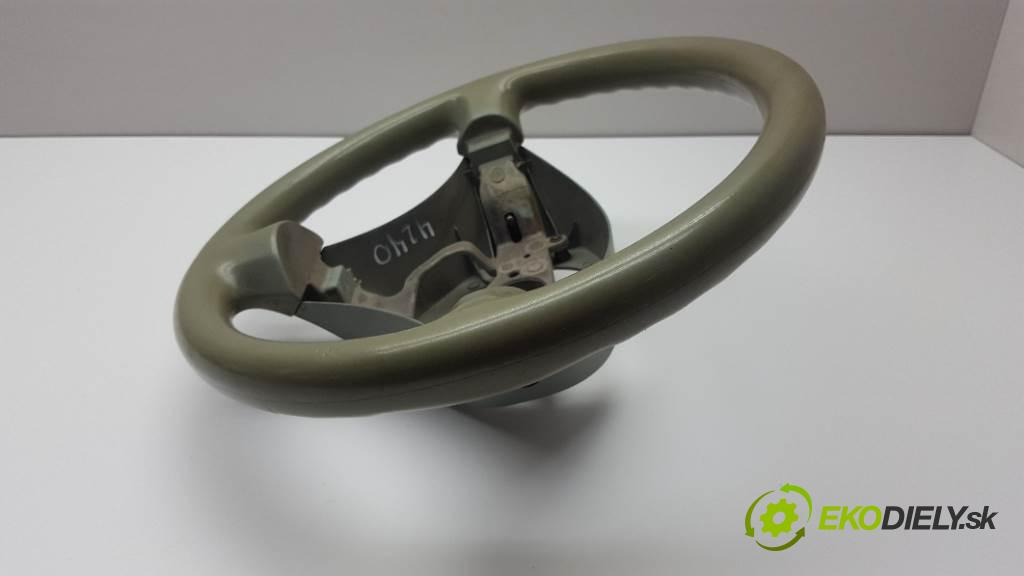 TOYOTA YARIS  2000     998 volant  (Volanty)