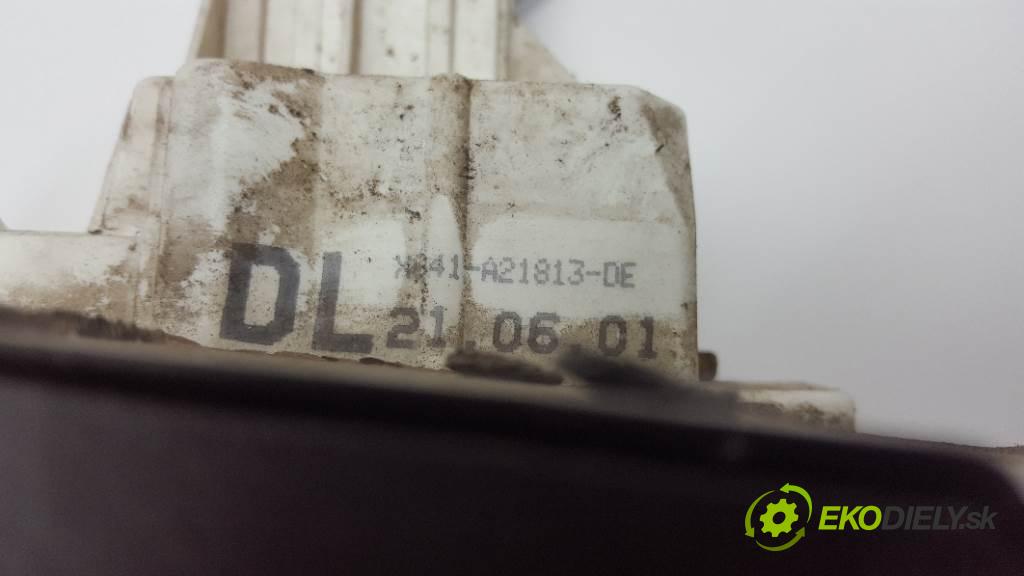 FORD MONDEO MK3  2001 81kW    1798 zámok přední část levý XS41-A21813-DE 8PIN