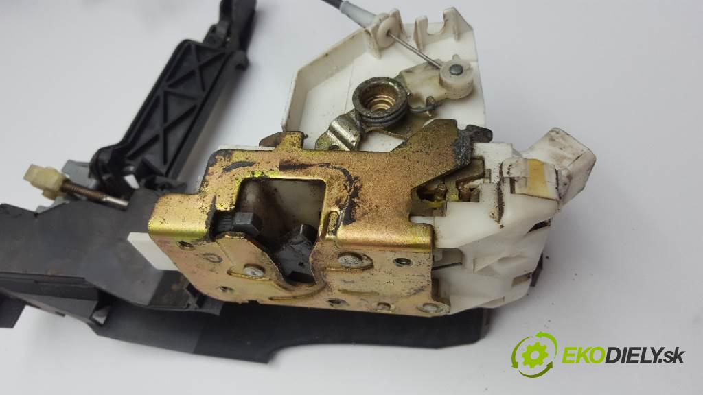 FORD MONDEO MK3  2001 81kW    1798 zámok přední část levý XS41-A21813-DE 8PIN