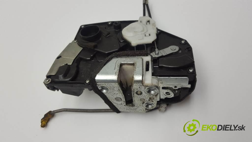 SUZUKI SWIFT  2006 51kW    1248 zámok přední část levý 5PIN