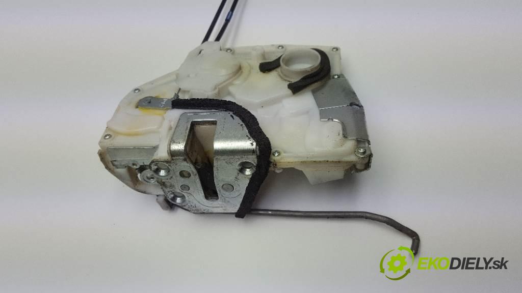 SUZUKI SWIFT  2006 51kW    1248 zámok přední část pravý 8PIN