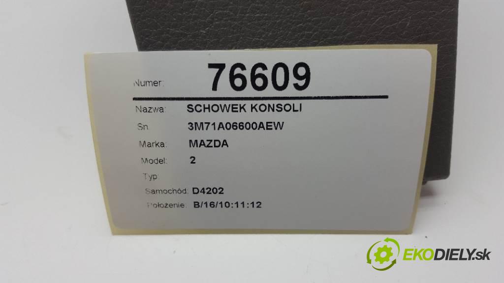 MAZDA 2  2005 50kW    1399 Priehradka, kastlík prístrojovky 3M71A06600AEW