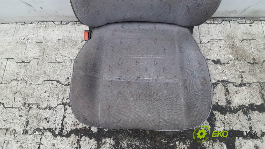 VOLKSWAGEN TRANSPORTER T4  1992 57kW    2370 Sedadlo ľavy  (Sedačky, sedadlá)